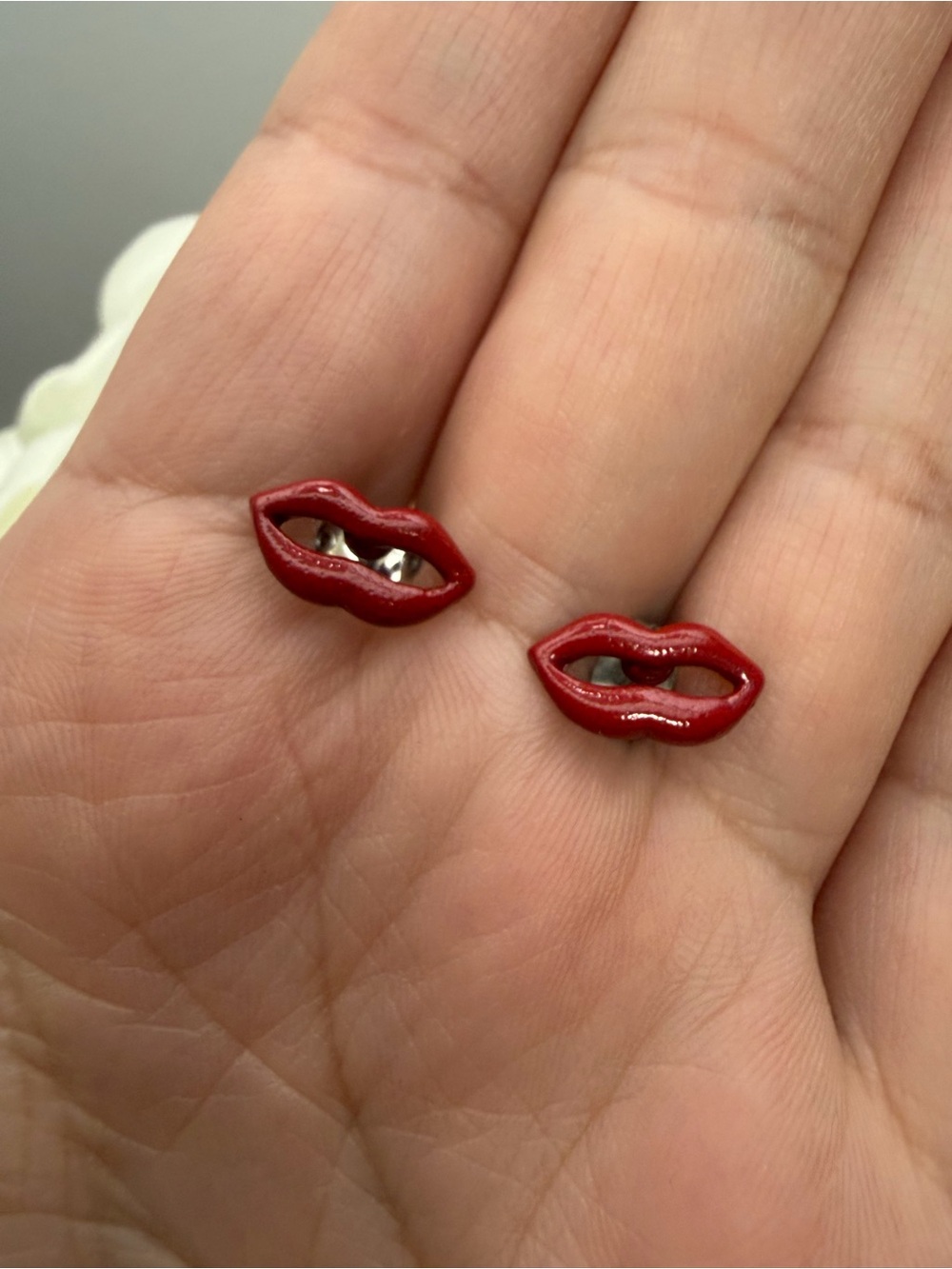 Red Lip Stud Earrings - Dainty Kiss-Shaped Earrings